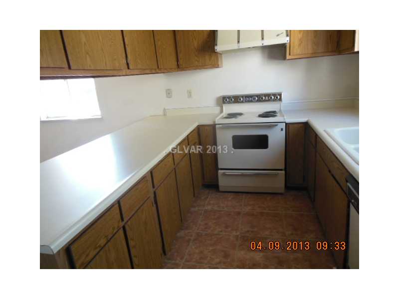 4444 West Desert Inn Road, Unit C Las Vegas, NV 89102 - Photo 6 of 11 Kitchen.