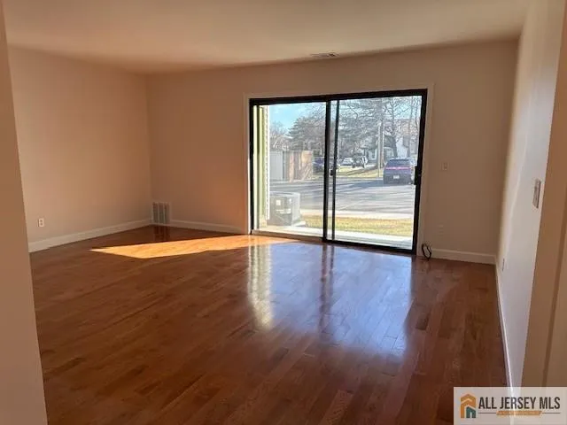 $299,000 | 309 Sunshine Court, Unit 309, Sayreville, NJ 08859