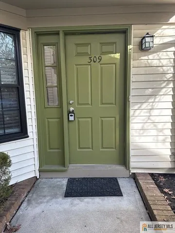 $299,000 | 309 Sunshine Court, Unit 309, Sayreville, NJ 08859