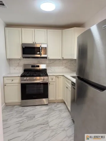 $299,000 | 309 Sunshine Court, Unit 309, Sayreville, NJ 08859