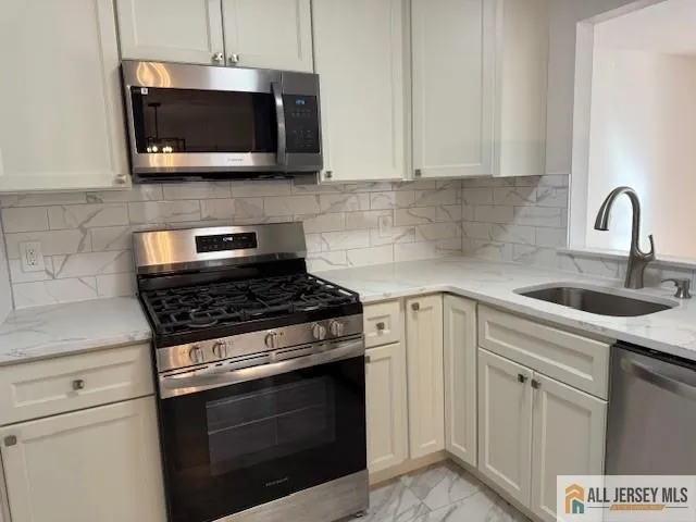 $299,000 | 309 Sunshine Court, Unit 309, Sayreville, NJ 08859