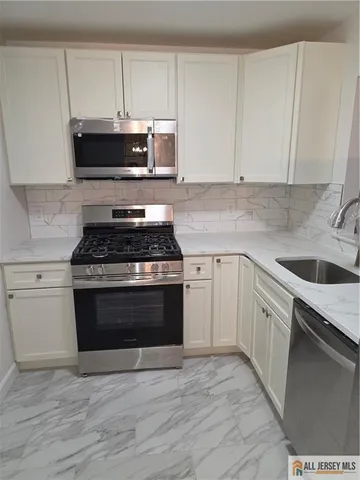 $299,000 | 309 Sunshine Court, Unit 309, Sayreville, NJ 08859