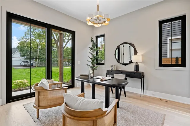 $3,900,000 | 104 South Monroe Street, Hinsdale, IL 60521