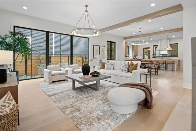 $3,900,000 | 104 South Monroe Street, Hinsdale, IL 60521