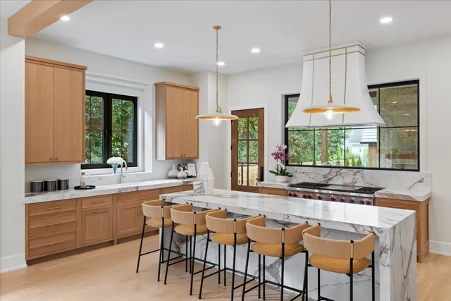 $3,900,000 | 104 South Monroe Street, Hinsdale, IL 60521