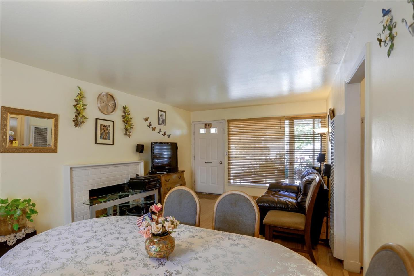 402 Haven Drive King City, CA 93930 - Photo 12 of 22 a living room with furniture fireplace and flat screen tv