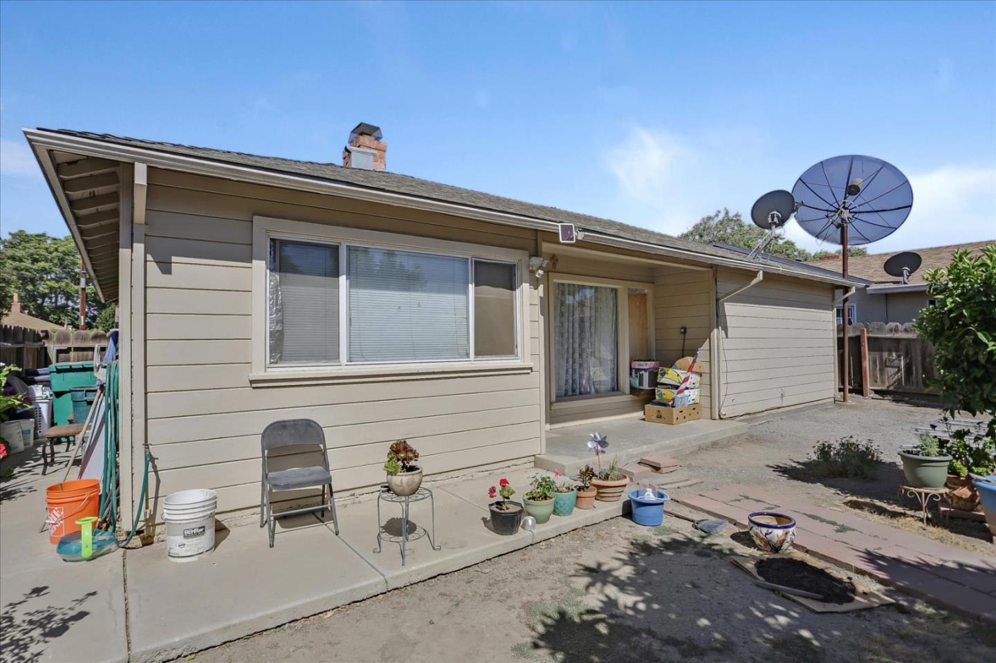 402 Haven Drive King City, CA 93930 - Photo 20 of 22 a view of a house with a patio