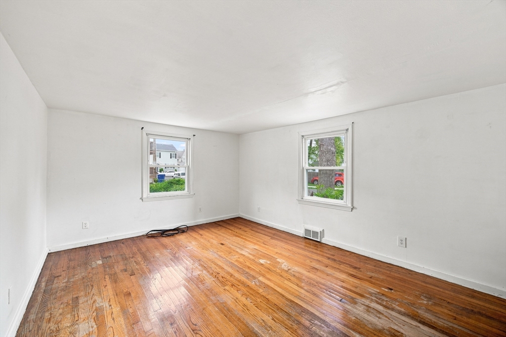 132 Miller Street Springfield, MA 01104 - Photo 11 of 30 Gallery Image 11