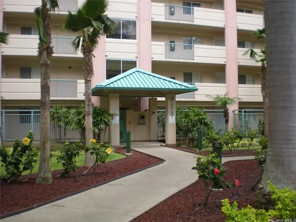 $2,700 | 3075 Ala Poha Place, Unit 602, Honolulu, HI 96818