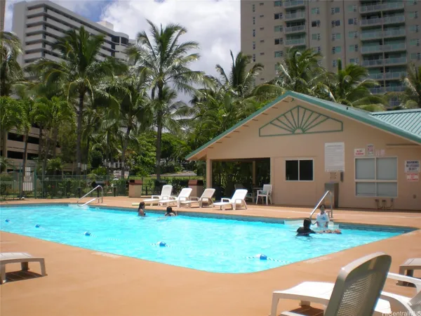 $2,700 | 3075 Ala Poha Place, Unit 602, Honolulu, HI 96818