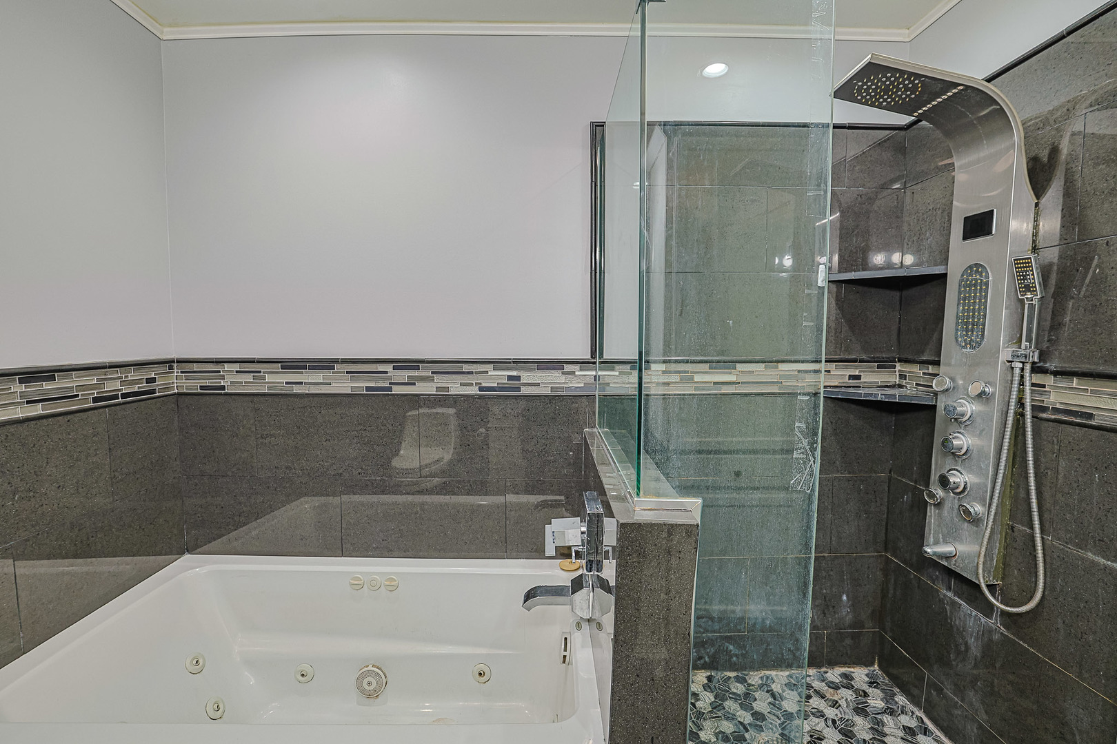 9446 Dee Road, Unit 2F Des Plaines, IL 60016 - Photo 13 of 25