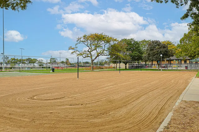 $215,000 | 9446 Dee Road, Unit 2F, Des Plaines, IL 60016