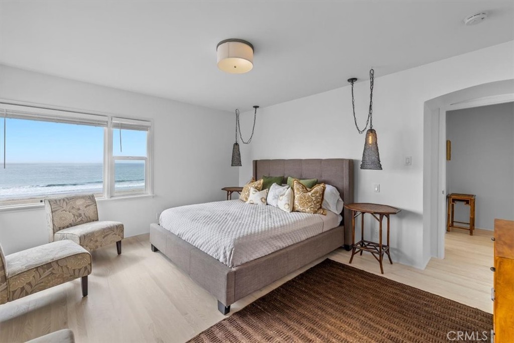 2000 The Strand Manhattan Beach, CA 90266 - Photo 22 of 57 a bedroom with a bed wooden floor and window