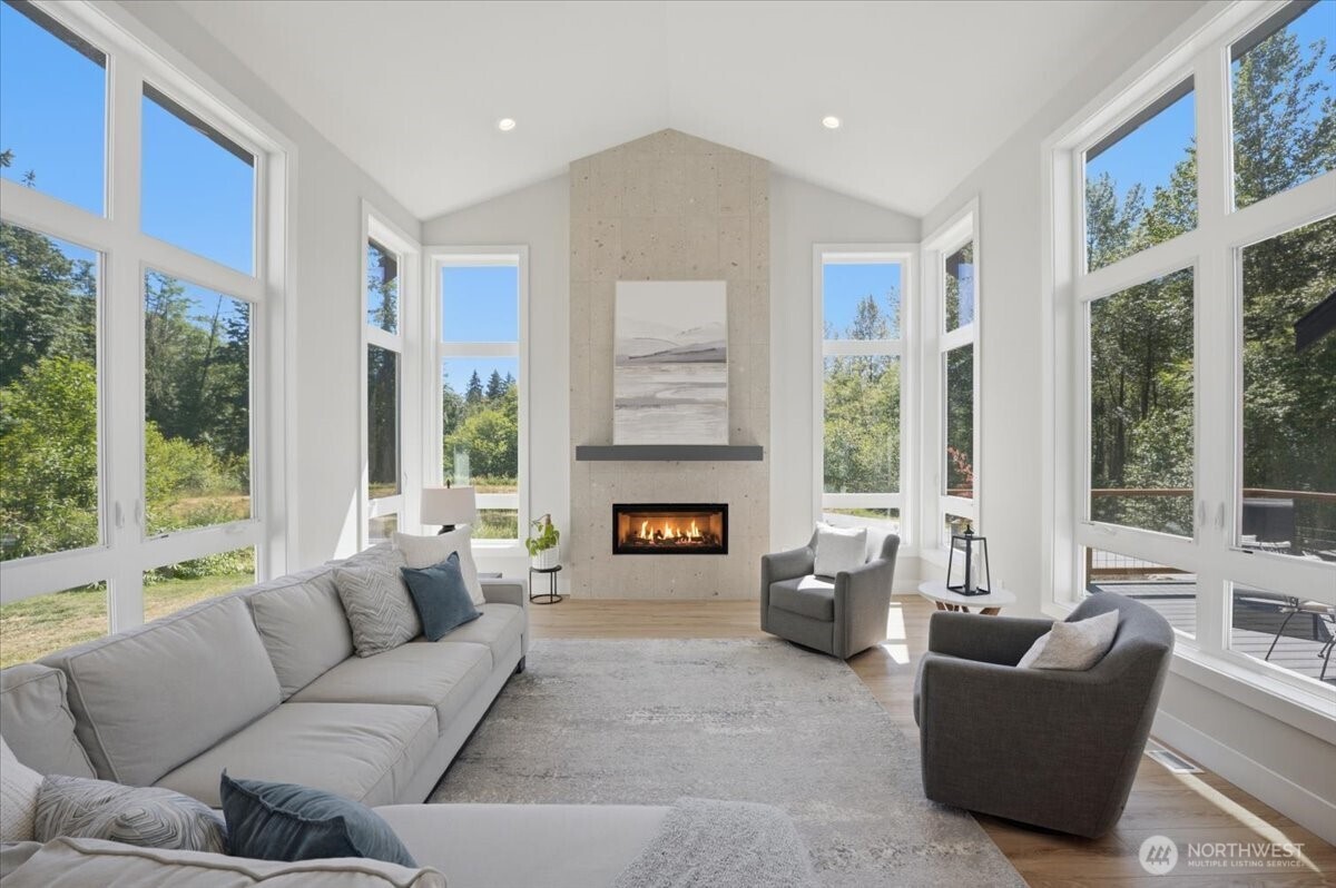 20580 Sinnes Road Mount Vernon, WA 98274 - Photo 12 of 39 a living room with furniture and a large window