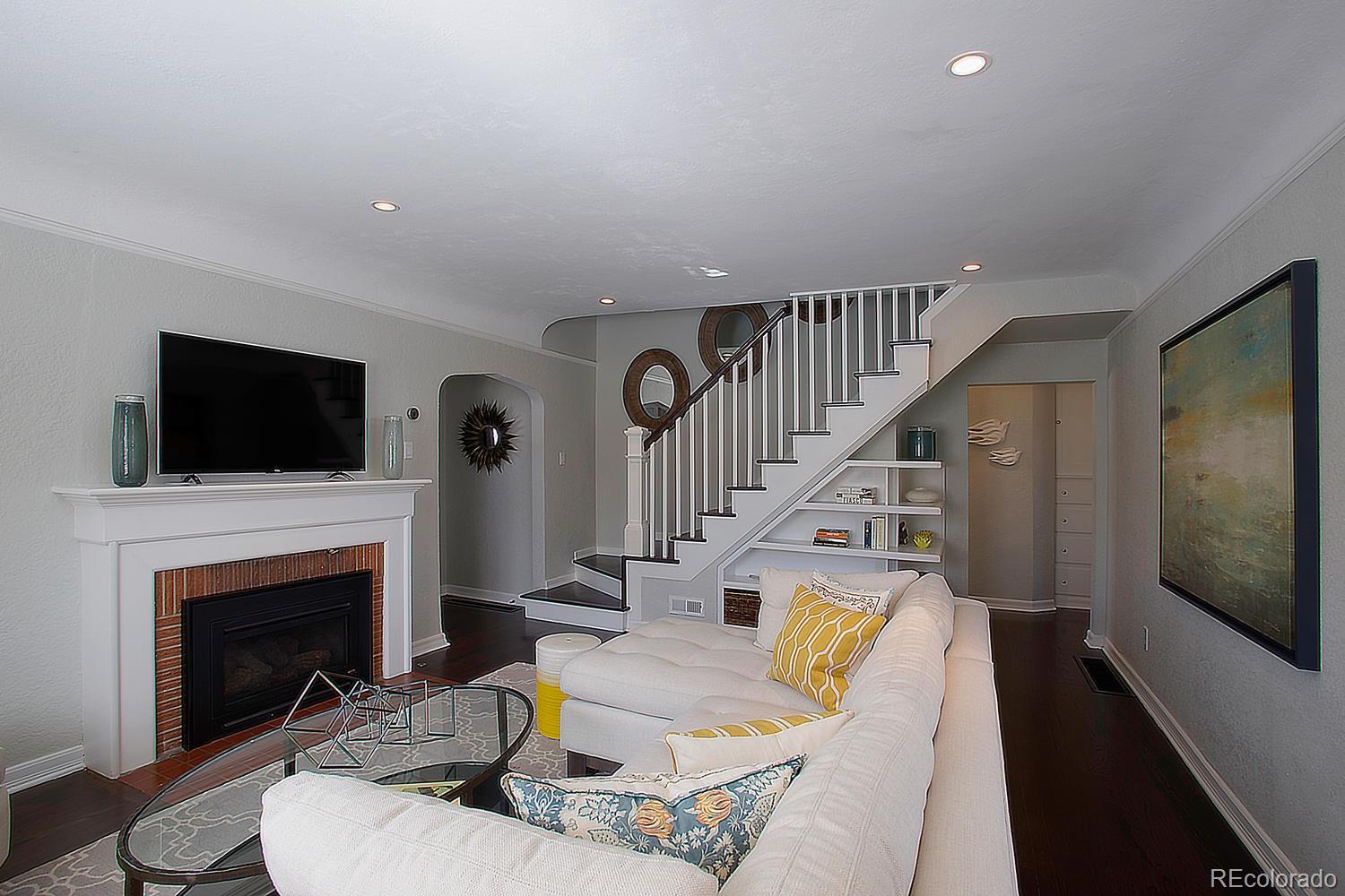 2052 Leyden Street Denver, CO 80207 - Photo 3 of 28