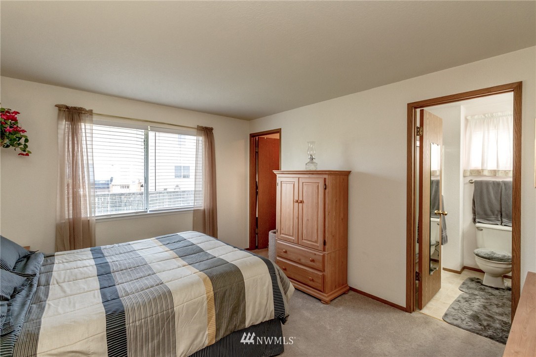 34513 14th Way Southwest Federal Way, WA 98023 - Photo 15 of 24