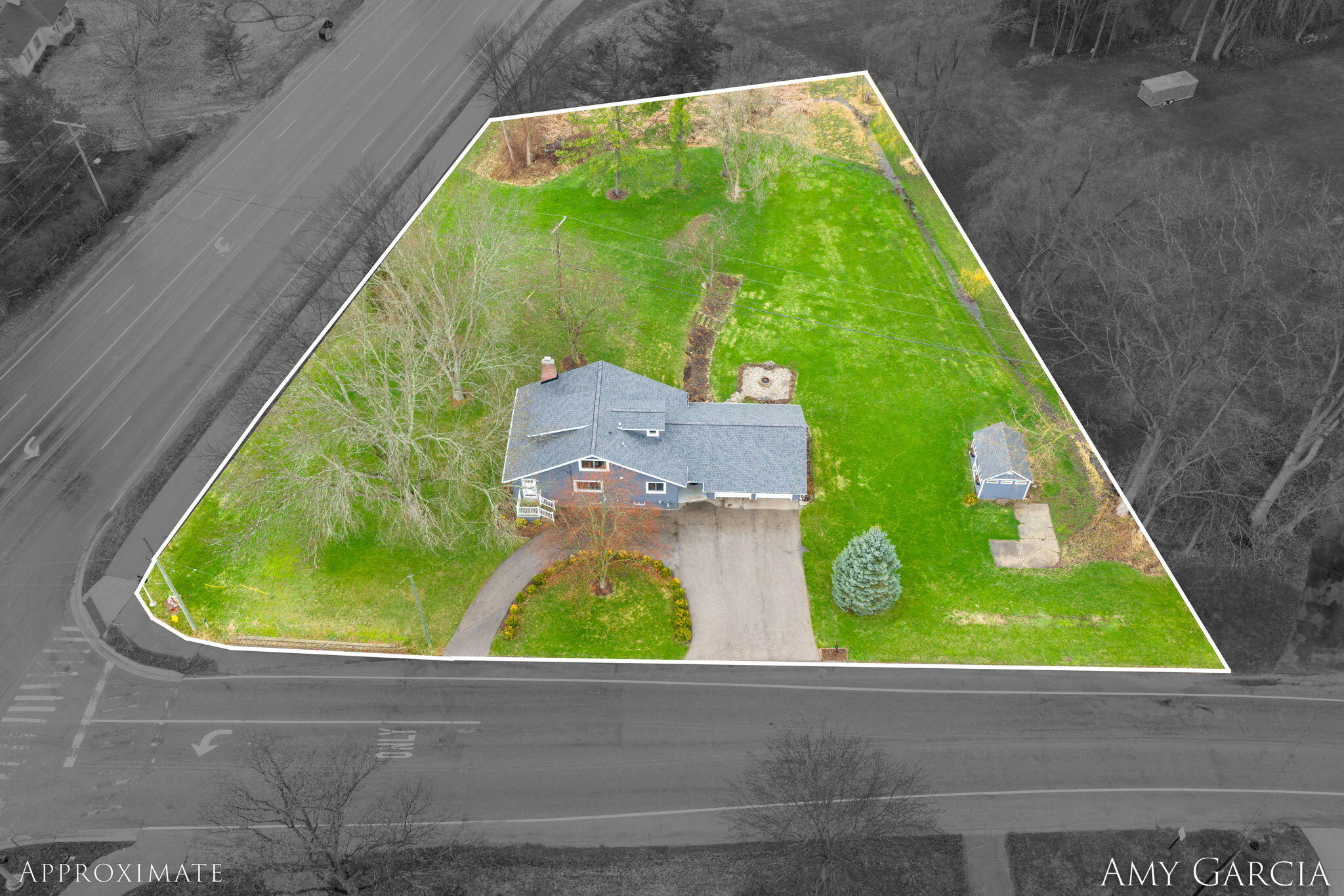 6387 Cascade Road Southeast Grand Rapids, MI 49546 - Photo 5 of 51 5-web-or-mls-6387 Cascade Rd SE, Grand R