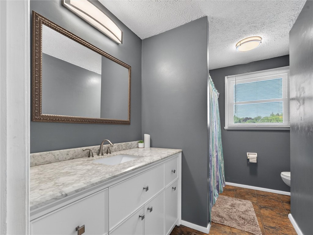 19 Ryan's Run Rochester, NY 14624 - Photo 34 of 45 2nd floor main bathroom