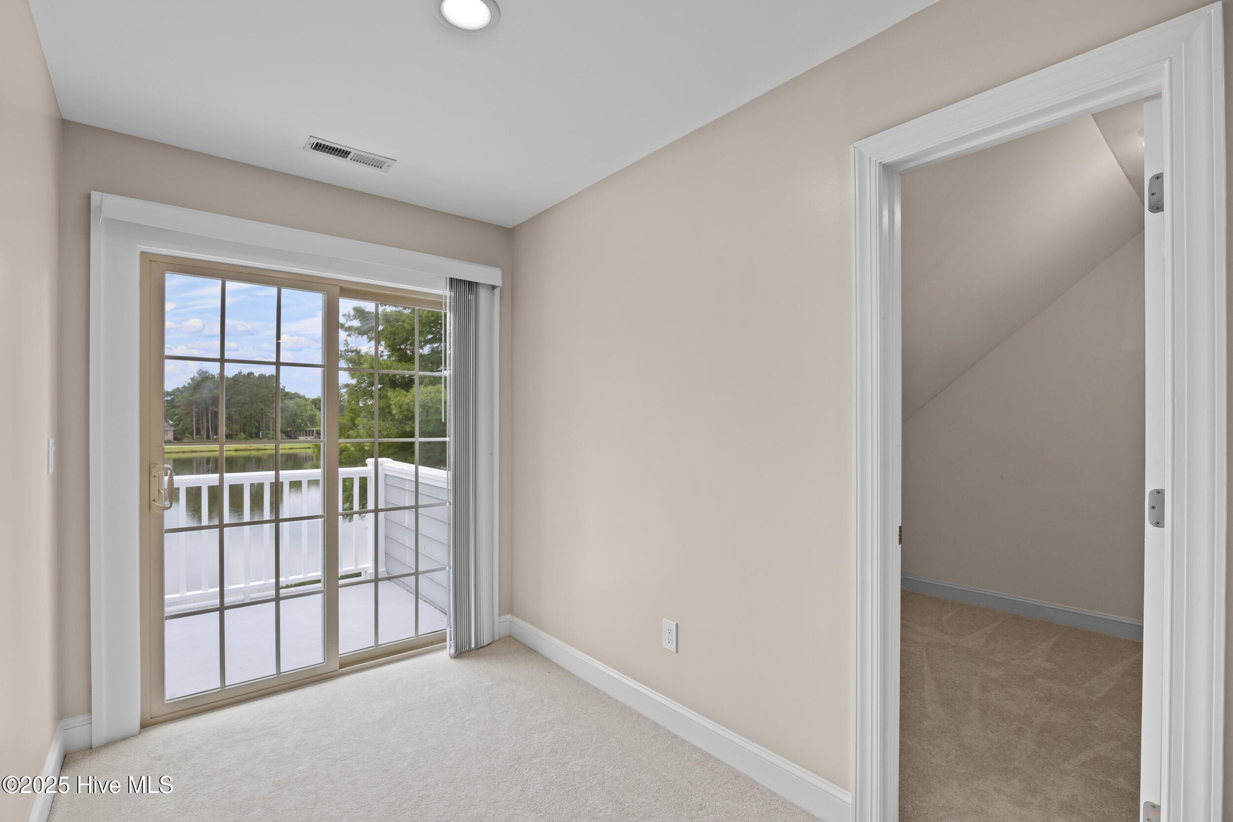 376 Red Fox Run Drive Wallace, NC 28466 - Photo 55 of 86 55_hallway