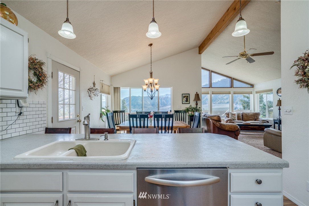 6876 Flowery Divide Road Cashmere, WA 98815 - Photo 6 of 33 Gallery Image 6