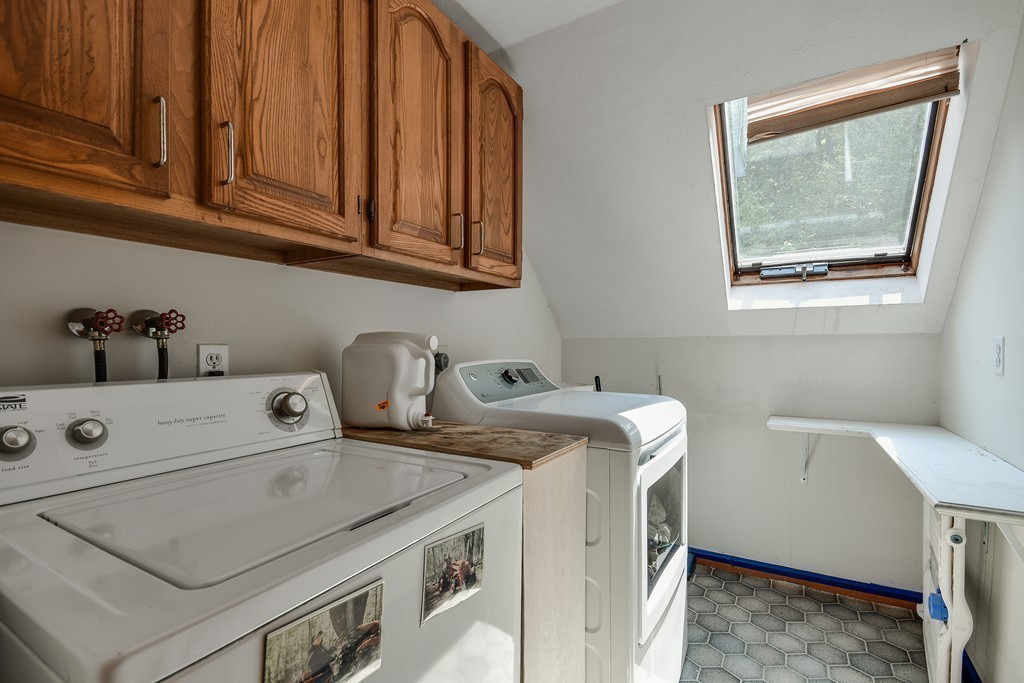 41 Garvey Road Framingham, MA 01701 - Photo 20 of 22 a utility room with dryer and washer