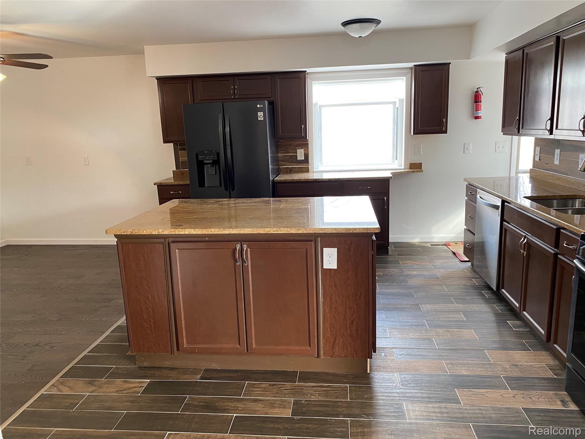 15966 Culpepper Road Rockwood, MI 48173 - Photo 8 of 22 IMG_4697.jpg