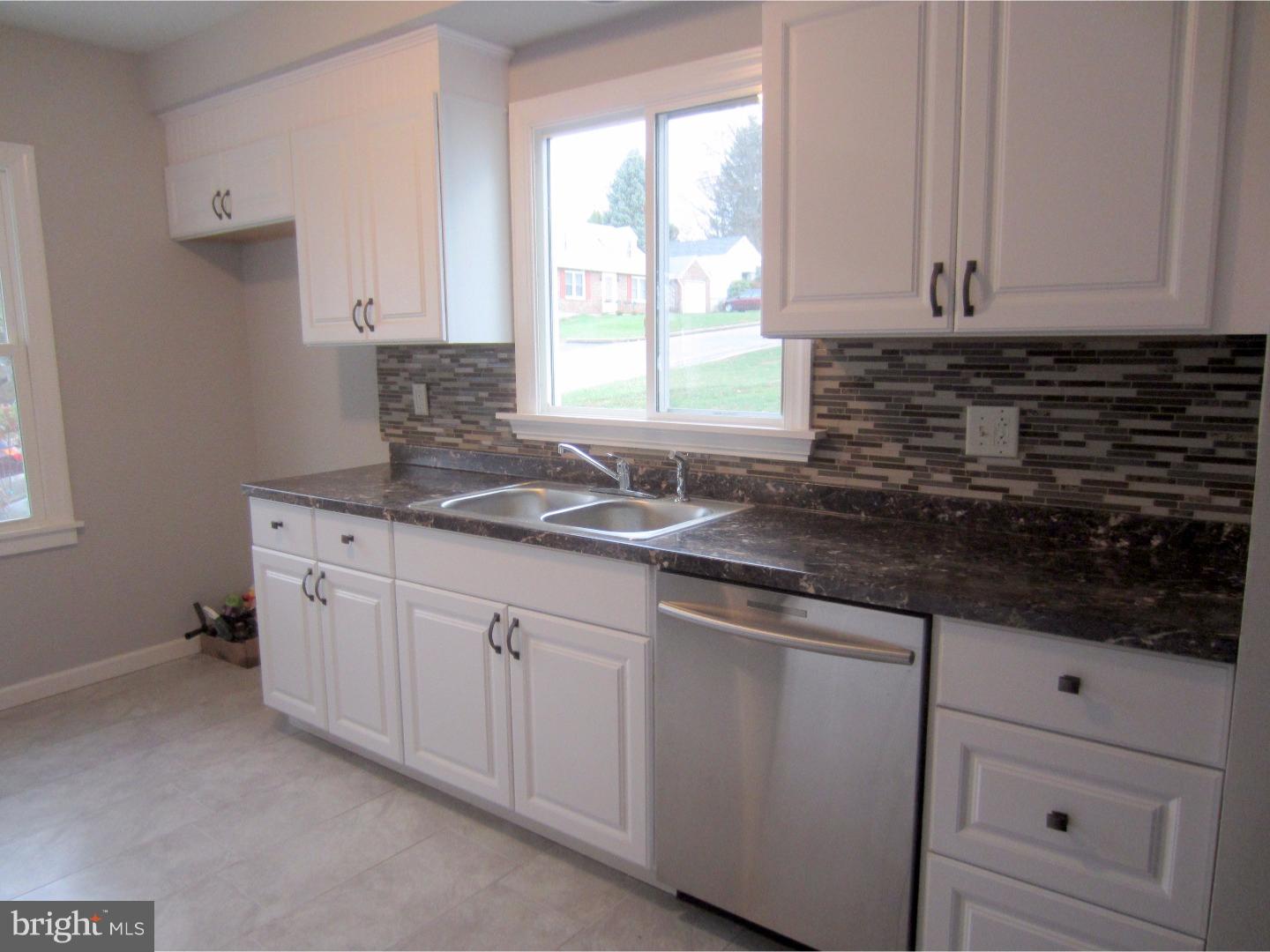 301 Parkside Avenue Shillington, PA 19607 - Photo 4 of 22