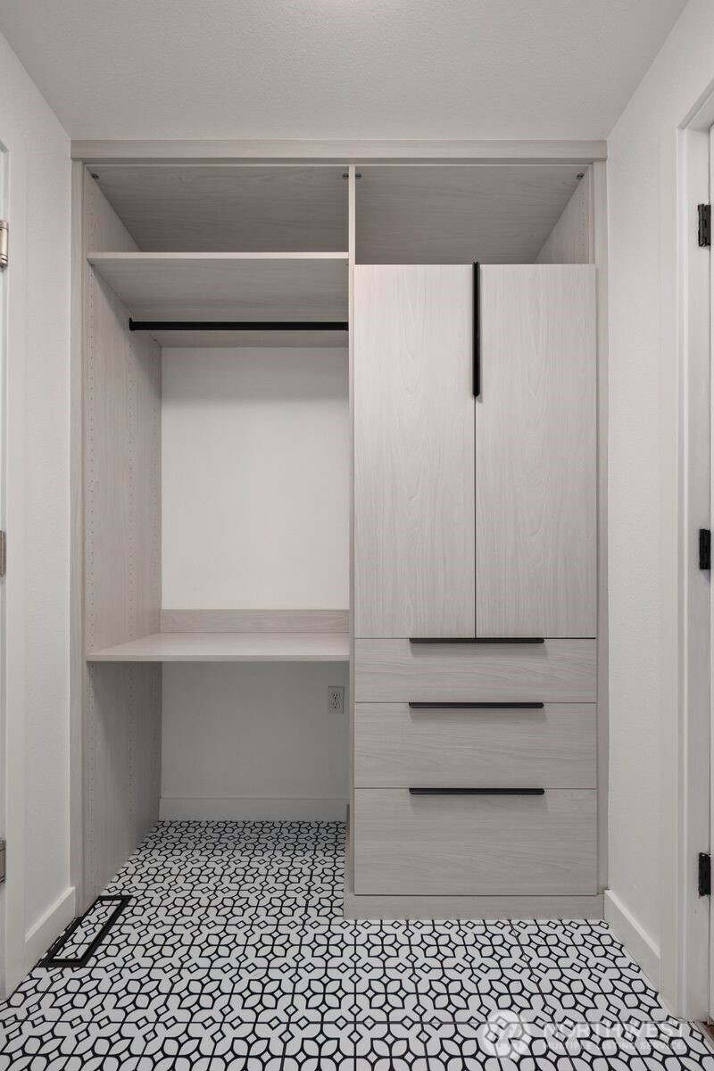 1947 Northeast 23rd Street Renton, WA 98056 - Photo 18 of 36 a view of closet