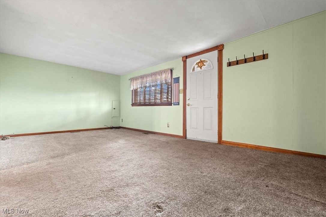 548 New England Ridge Road Washington, WV 26181 - Photo 10 of 32 Living room