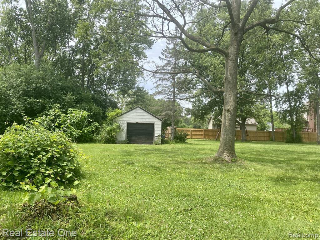947 Grace Avenue Rochester Hills, MI 48307 - Photo 10 of 47