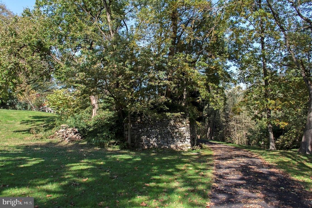 1009 Penn Grant Road Lancaster, PA 17602 - Photo 2 of 26 Gallery Image 2