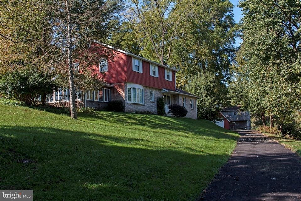 1009 Penn Grant Road Lancaster, PA 17602 - Photo 3 of 26 Gallery Image 3