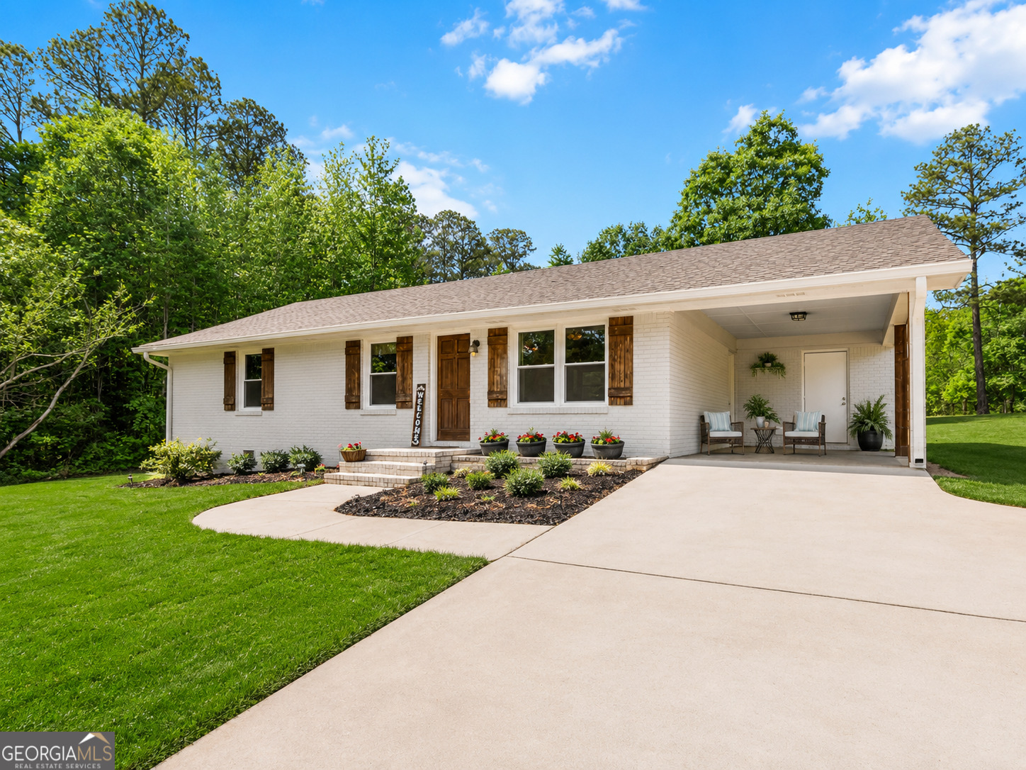 899 Simmons Road Social Circle, GA 30025 - Photo 2 of 31