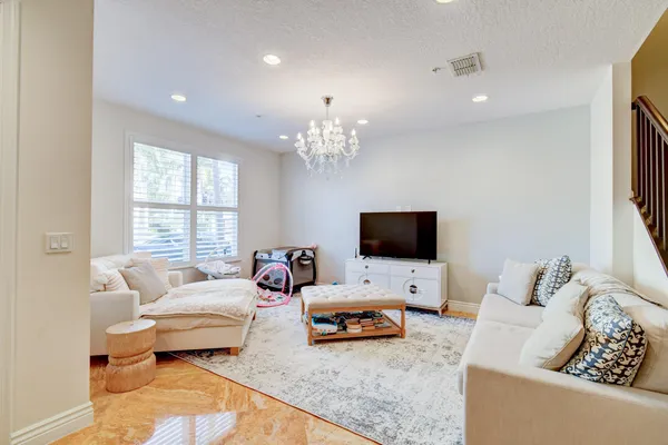 $4,800 | 4930 Northwest 15th Avenue, Boca Raton, FL 33431