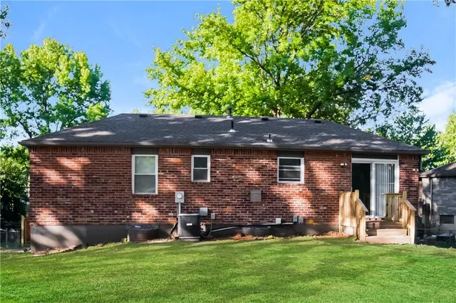 $1,800 | 816 Northwest Buckingham Place, Blue Springs, MO 64015