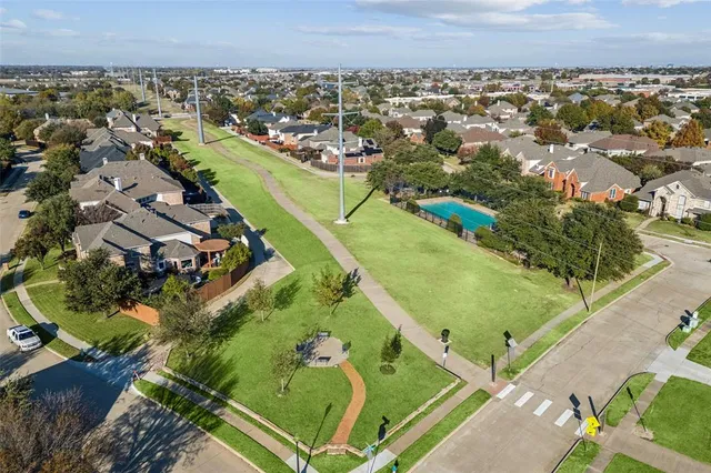 a view of a back yard