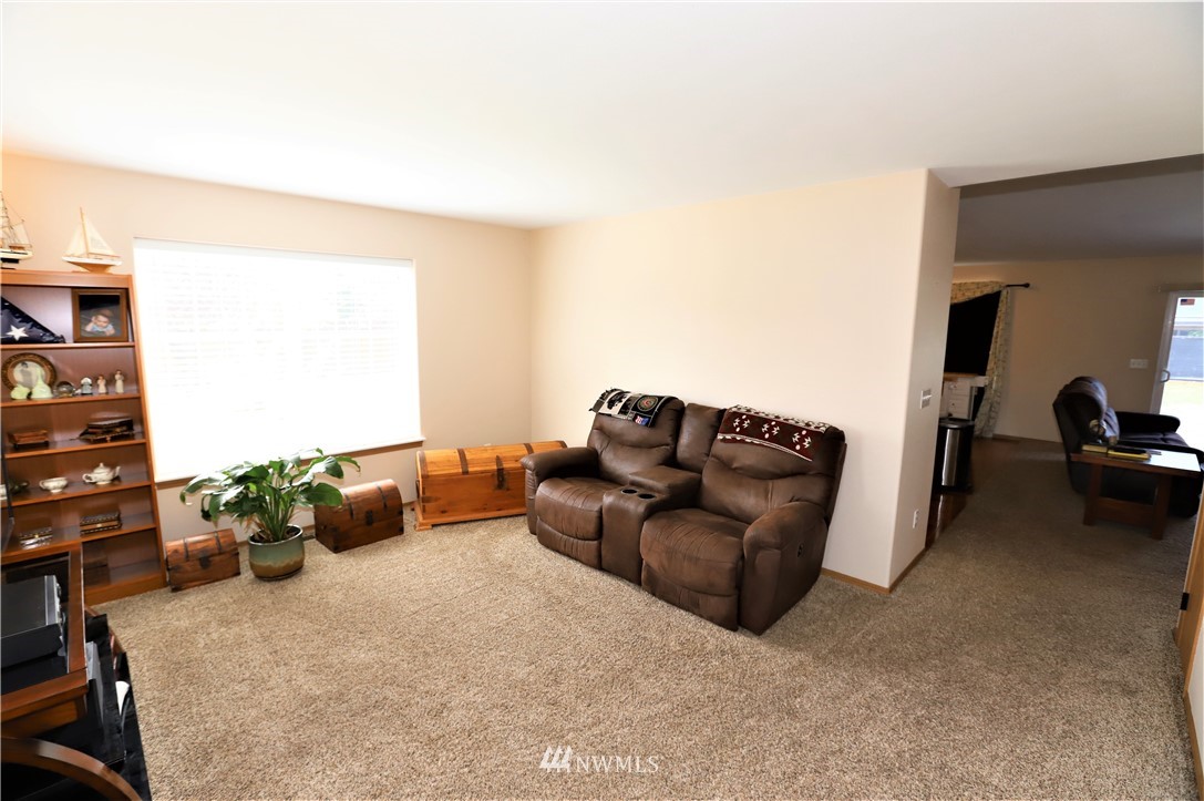 19914 Tahoma Circle Southwest Rochester, WA 98579 - Photo 13 of 38