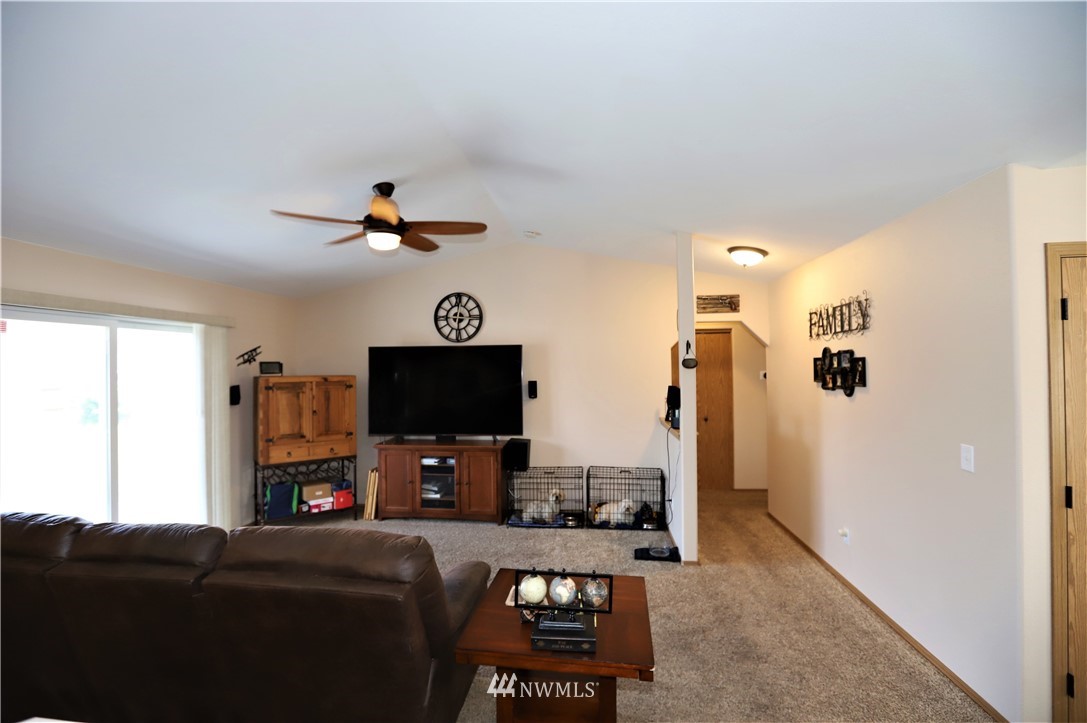 19914 Tahoma Circle Southwest Rochester, WA 98579 - Photo 14 of 38