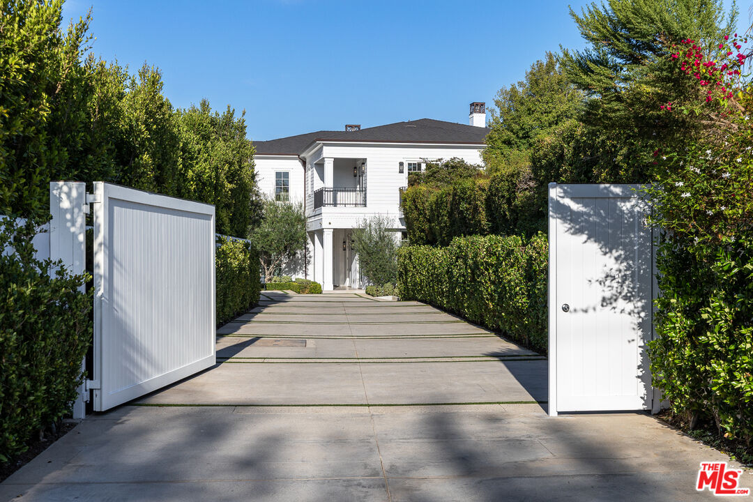 624 North Bonhill Road Los Angeles, CA 90049 - Photo 2 of 48 a front view of a house with a yard and trees