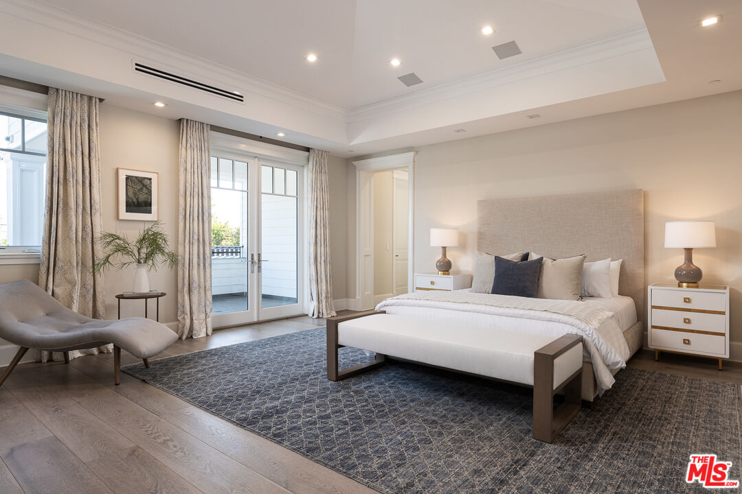 624 North Bonhill Road Los Angeles, CA 90049 - Photo 13 of 48 a spacious bedroom with a bed a couch and large window