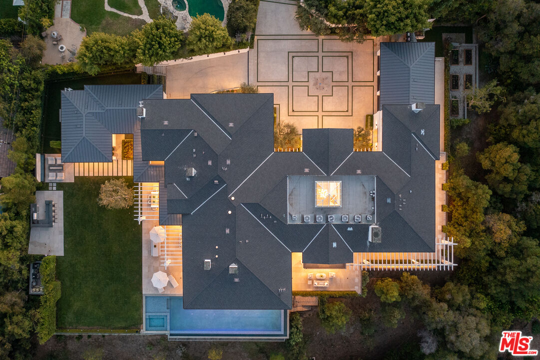 624 North Bonhill Road Los Angeles, CA 90049 - Photo 48 of 48 an aerial view of a house