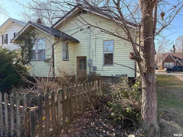 $79,500 | 433 Linden Avenue, Centralia, IL 62801