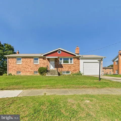 a view of a house with a big yard