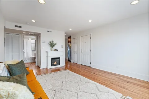$245,000 | 1353 West Fargo Avenue, Unit 3E, Chicago, IL 60626
