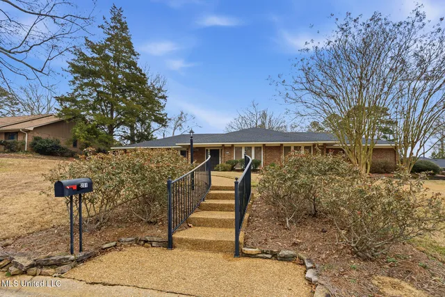 $339,900 | 201 Greenfield Place, Brandon, MS 39047