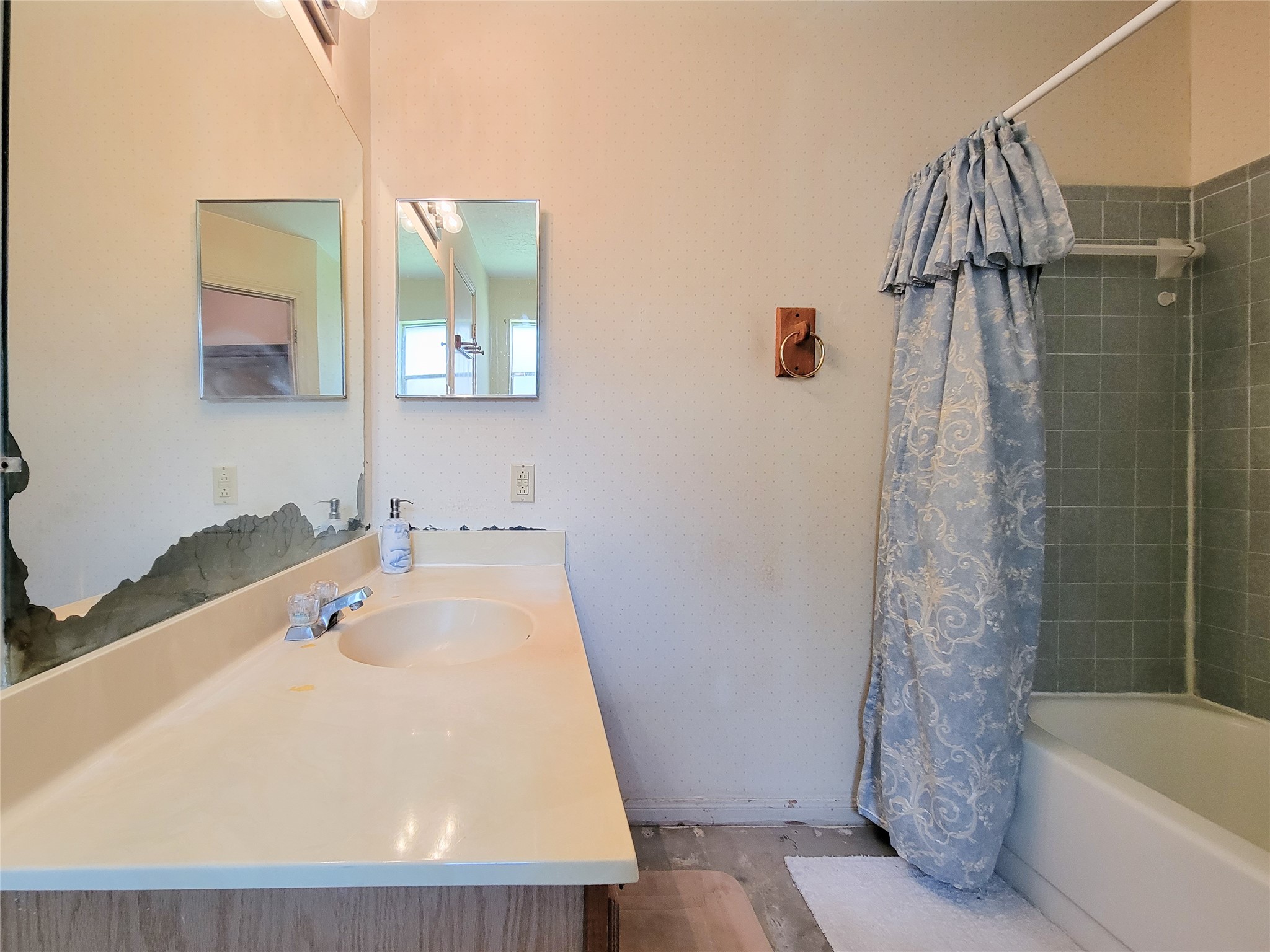 23211 Timberbrook Drive Spring, TX 77373 - Photo 28 of 34 a bathroom with a tub a sink and shower