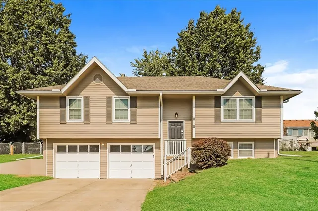 $1,875 | 810 Rowell Street, Excelsior Springs, MO 64024