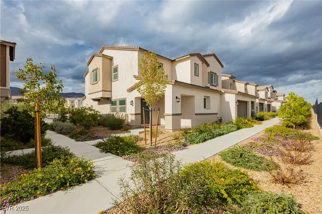 $2,000 | 6152 Rathbone Street, Las Vegas, NV 89166