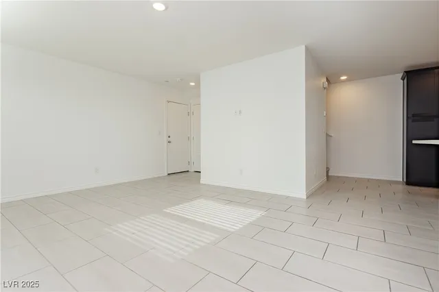 $2,000 | 6152 Rathbone Street, Las Vegas, NV 89166