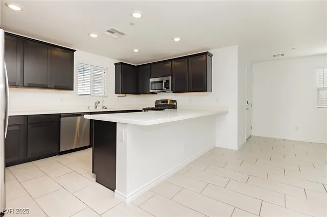 $2,000 | 6152 Rathbone Street, Las Vegas, NV 89166